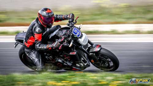 photo moto sur circuit Concentration par Vampyrs