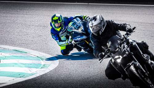 photo moto sur circuit Prêt à dépasser par Akiokunn