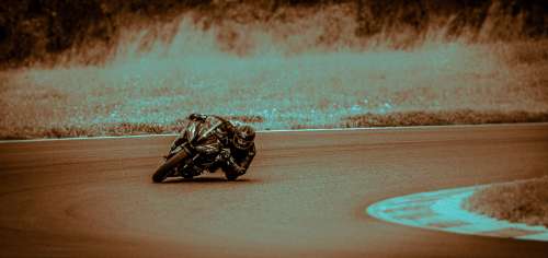 photo moto sur circuit Tentative de coude par Akiokunn