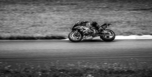 photo moto sur circuit Caché-filé par Akiokunn