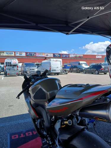 photo moto sur circuit La première  par Pascalhonda600