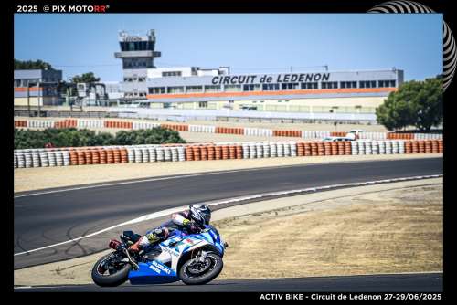 photo moto sur circuit Lédenon  par zebrayam