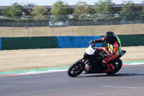 photo moto sur circuit Initiation moto PMR avec Planète Handisport (PHS-M) par Planete-handisport34