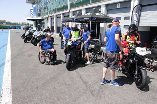 photo moto sur circuit Initiation moto PMR avec PLANETE HANDISPORT (PHS-M) par Planete-handisport34