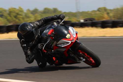 photo moto sur circuit tuono.660 par wolf974